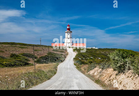 Faro di Cabo Espichel, Costa Azul (Costa Azzurra), distretto di Setubal, regione Lisboa, Portogallo Foto Stock