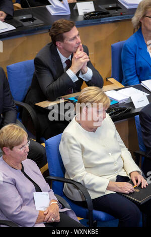 Angela Merkel durante la presentazione del premio di Stato del Land Renania settentrionale-Vestfalia nel 2019 il prof. Klaus Topfer il 16 settembre 2019 nell'WCCB Bonn, vecchio edificio plenaria. Bonn, 16.09.2019 | Utilizzo di tutto il mondo Foto Stock