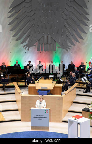 Bonn, Deutschland. Xvi Sep, 2019. Angela Merkel all'assegnazione del premio di Stato del Land Renania settentrionale-Vestfalia nel 2019 da Klaus Topfer in WCCB. Bonn, 16.09.2019 | Utilizzo di credito in tutto il mondo: dpa/Alamy Live News Foto Stock