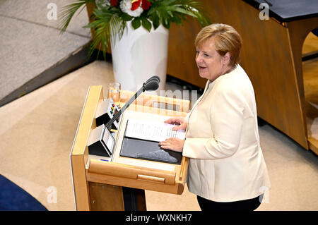 Bonn, Deutschland. Xvi Sep, 2019. Angela Merkel all'assegnazione del premio di Stato del Land Renania settentrionale-Vestfalia nel 2019 da Klaus Topfer in WCCB. Bonn, 16.09.2019 | Utilizzo di credito in tutto il mondo: dpa/Alamy Live News Foto Stock