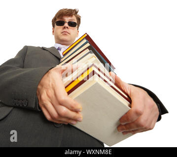 Un uomo in occhiali scuri tenendo un sacco di libri Foto Stock