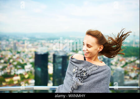 La donna a Francoforte sul Meno Foto Stock