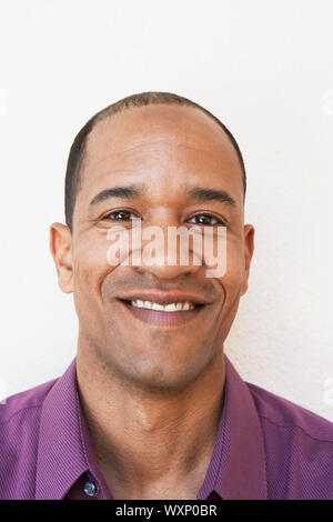 Uomo che sorride Foto Stock