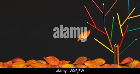 Scuola job dispari per autunno composizione concettuale su nero Foto Stock