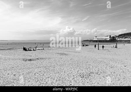 La spiaggia in Weston-super-Mare, Regno Unito un pomeriggio estivo Foto Stock