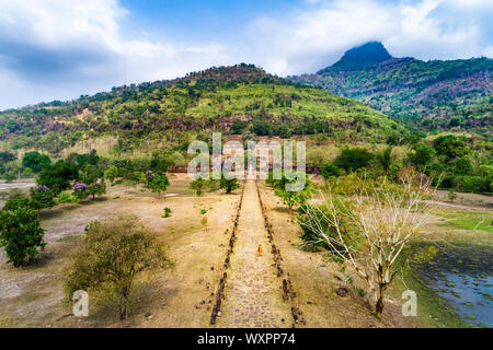 Wat Phou è una reliquia di un tempio Khmer complesso nel sud del Laos. Wat Phou è situato ai piedi di Phou Kao montagna, provincia di Champasak, nei pressi del Mekong. Foto Stock