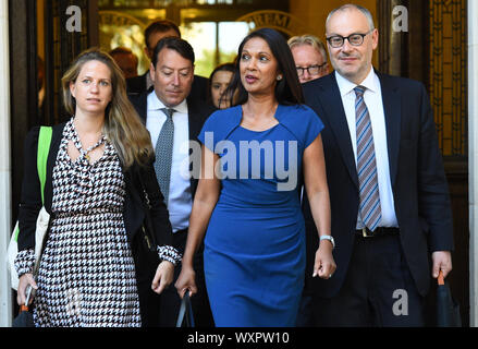 Gina Miller al di fuori della Corte Suprema a Londra dove i giudici sono considerando legale le sfide al Primo Ministro Boris Johnson per la decisione di sospendere il parlamento. Foto Stock