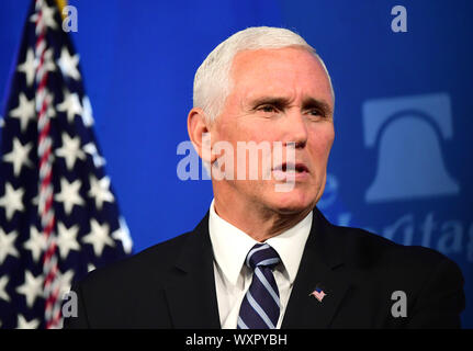 Washington DC, Stati Uniti d'America. Xvii Sep 2019. Vice Presidente Mike Pence offre commento sulla US-Mexico-Canada accordo commerciale all'Heritage Foundation in Washington, DC martedì, 17 settembre 2019. Foto di Kevin Dietsch/UPI Credito: UPI/Alamy Live News Foto Stock