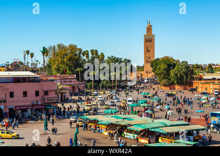 La Moschea di Koutoubia è Marrakech il più famoso punto di riferimento con i suoi 70 metri di altezza minareto visibile per chilometri in ogni direzione marrakech marocco Foto Stock