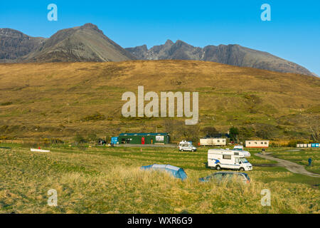 Le montagne Cuillin intorno Coire Lagan dal campeggio a Glen fragile, Minginish, Isola di Skye, Scotland, Regno Unito Foto Stock