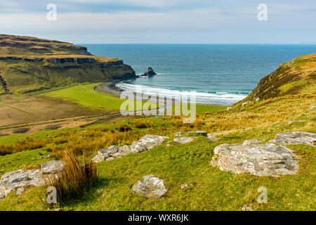 Talisker Punto e Talisker Bay, dal Sròn Mhòr, Gleann Oraid, Minginish, Isola di Skye, Scotland, Regno Unito Foto Stock