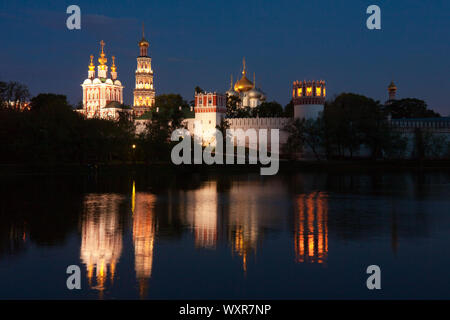 Il Convento Novodevichy, Bogoroditse-Smolensky Monastero di notte Foto Stock