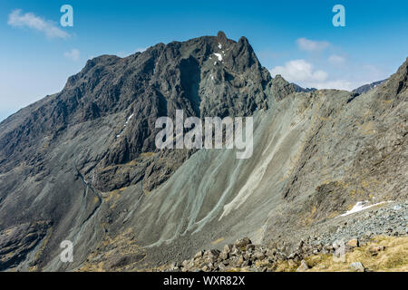 Sgurr Dearg dalla grande pietra Shoot, Coire Lagan. Nelle montagne Cuillin, Isola di Skye, Scotland, Regno Unito Foto Stock