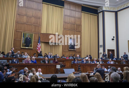 Washington, DC, Stati Uniti d'America. Xvii Sep 2019. Corey Lewandowski, ex direttore della campagna per la Donald Trump 2016 Campagna Presidenziale testimonia durante una casa Comitato Giudiziario audizione sulle elezioni presidenziali ostruzione alla giustizia e di abuso di potere, sul colle del Campidoglio di Washington DC martedì, settembre 17, 2019 foto di Tasos Katopodis/UPI Credito: UPI/Alamy Live News Foto Stock