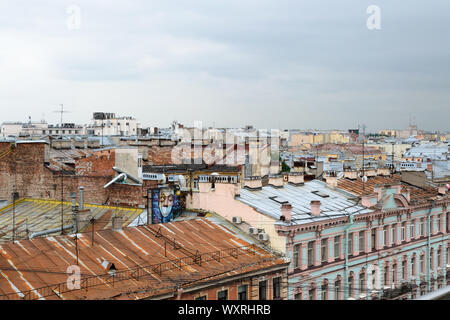 San Pietroburgo, Russia, agosto 2019. Vista aerea della città visto dal tetto di un ristorante vicino a Nevsky prospect Foto Stock