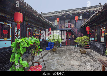 Cortile in una tradizionale residenza cinesi in Pingyao Foto Stock