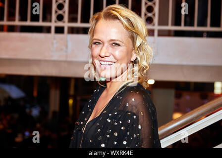 Amburgo, Germania. Xvii Sep, 2019. Nova Meierhenrich, attrice, durante la presentazione del nuovo concetto di cibo "Henry ama Pizza" in Schweiger il ristorante 'Barefood Deli'. Credito: Georg Wendt/dpa/Alamy Live News Foto Stock