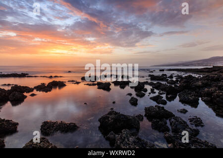 Bel tramonto oltre oceano Atlantico. Tenerife Isole Canarie Foto Stock
