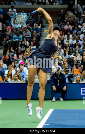Maria Sharapova della Russia competere nel primo round del singolare femminile al 2019 US Open Tennis Foto Stock