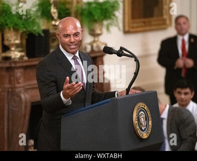 Ex New York Yankee più vicino Mariano Rivera rende commento prima del Presidente degli Stati Uniti Trump presentandolo con la medaglia presidenziale della libertà nella Sala Est della Casa Bianca di Washington, DC il lunedì, 16 settembre 2019. Rivera è un membro della Major League Baseball Hall of Fame.Credit: Ron Sachs/CNP (restrizione: NO New York o New Jersey o giornali quotidiani nel raggio di 75 miglia da New York City) | utilizzo in tutto il mondo Foto Stock