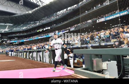 Ex Seattle Mariners player Ichiro Suzuki entra durante i marinai " Franchising Achievement Award, prima della Major League Baseball gioco a T-Mobile Park il 14 settembre 2019, a Seattle, Stati Uniti. Credito: AFLO/Alamy Live News Foto Stock