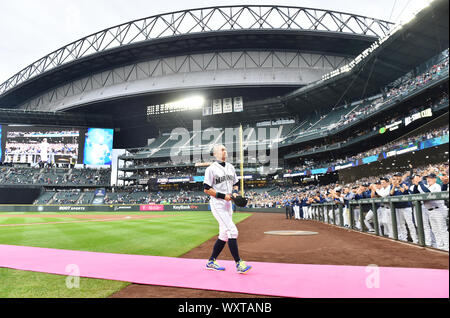 Ex Seattle Mariners player Ichiro Suzuki entra durante i marinai " Franchising Achievement Award, prima della Major League Baseball gioco a T-Mobile Park il 14 settembre 2019, a Seattle, Stati Uniti. Credito: AFLO/Alamy Live News Foto Stock