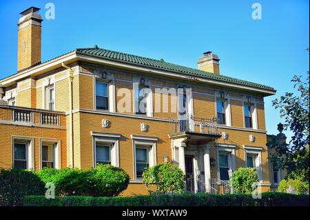 Chicago, Illinois, Stati Uniti d'America. Home su di un blocco residenziale di case unifamiliari nel quartiere di lusso di Beverly. Foto Stock