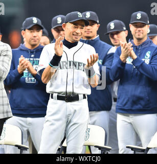 Ex Seattle Mariners player Ichiro Suzuki reagisce durante una cerimonia in onore di Suzuki con il franchising achievement award prima della Major League Baseball gioco a T-Mobile Park il 14 settembre 2019, a Seattle, Stati Uniti. Credito: AFLO/Alamy Live News Foto Stock