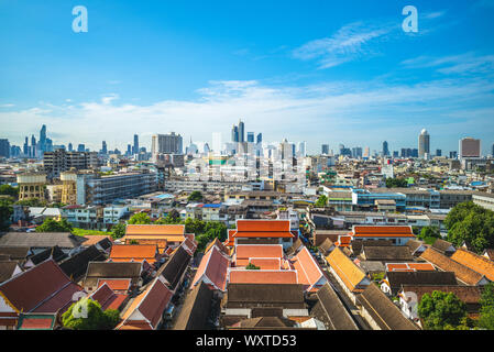 Skyline di Bangkok, vista dal Wat Saket, Thailandia Foto Stock