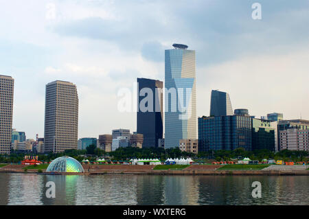 Vista Yeoeuido edifici da appendere fiume in Corea del Sud Foto Stock