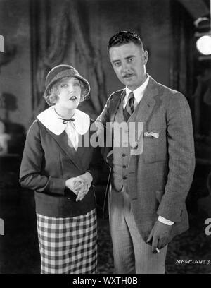 MAE MURRAY e John Gilbert sul set candida durante le riprese la Vedova allegra 1925 direttore di Erich von Stroheim Silent Movie da Franz Lehar operetta di Erich von Stroheim produzione per la Metro Goldwyn Mayer Foto Stock