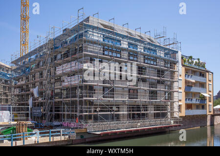 Sito in costruzione, shell, edificio residenziale sul fiume Pegnitz, Norimberga, Baviera, Germania, Europa Foto Stock