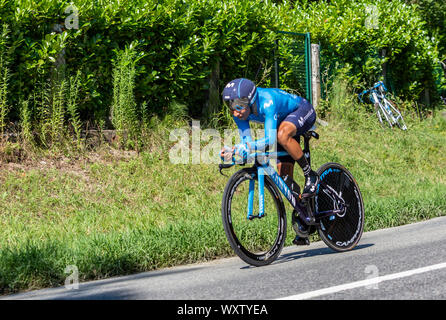 Bosdarros, Francia - 19 Luglio 2019: il ciclista colombiano Nairo Quintana del Team Movistar a cavallo durante la fase 13, cronometro individuale, di Le Tour de Foto Stock