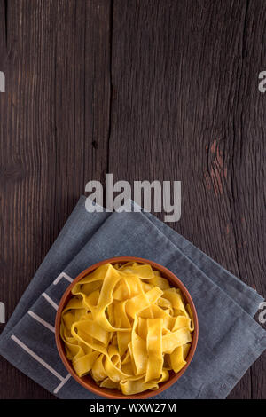Salsa alfredo alfredo, pasta fettuccine salsa Alfredo, fettuccine alfredo, polpette di pollo, polpette di pollo, pasta all'uovo, pasta fettuccine Foto Stock