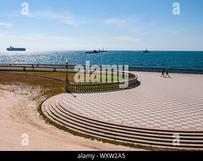 Mascagni terrazza in una soleggiata giornata al mare ligure, un famoso punto di riferimento e la romantica destinazione di viaggio da Livorno, Italia Foto Stock