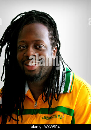 Wyclef Jean con il nuovo CD, predicatore di nostro figlio. Foto Stock