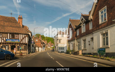 Vista sulla strada del borgo antico di guarnizione, Kent, Regno Unito Foto Stock