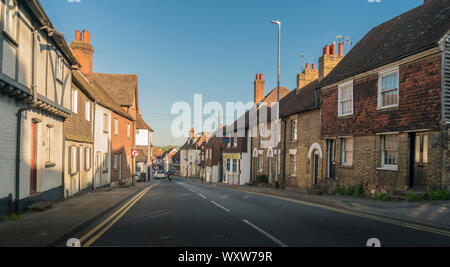 Vista sulla strada del borgo antico di guarnizione, Kent, Regno Unito Foto Stock