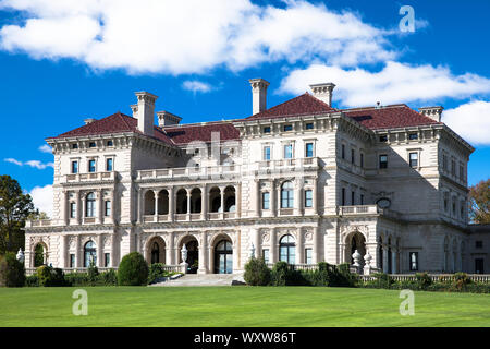 Il Breakers, costruito 1895 come una station wagon ESTATE dalla famiglia Vanderbilt, una delle famose ville di Newport in Rhode Island, STATI UNITI D'AMERICA Foto Stock