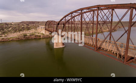 Guffy ponte in Idaho andando oltre il fiume Foto Stock