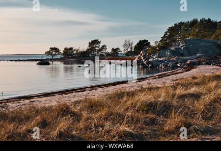 Mar Baltico coast beach sull'isola di Sandhamn, arcipelago di Stoccolma, Svezia Foto Stock