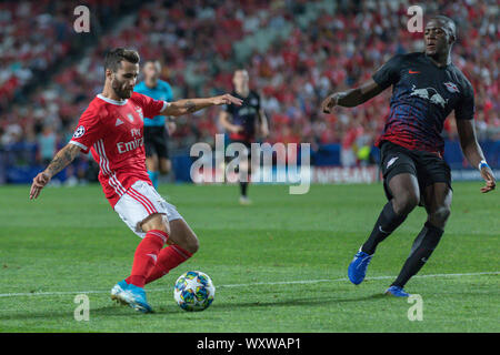 Lisbona, Portogallo. Xvii Sep, 2019. Settembre 17, 2019. Lisbona, Portogallo. Benfica di avanti dal Portogallo Rafa Silva (27) in azione durante il gioco del primo round del gruppo G per la UEFA Champions League, SL Benfica vs RB Leipzig Credito: Alexandre de Sousa/Alamy Live News Foto Stock