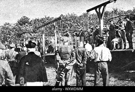 L'esecuzione del SS sorveglianti della concentrazione Stutthof camp: Becker, Klaff, Steinhoff, e Pauls il 4 luglio 1946, con il ​priest Foto Stock