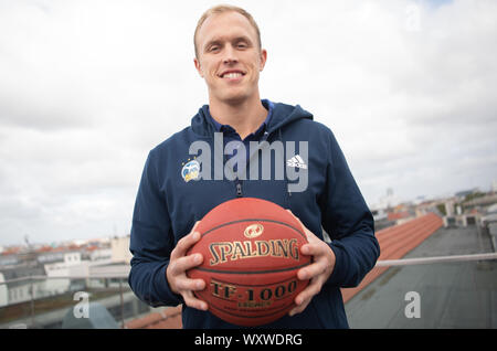 Berlino, Germania. Xviii Sep, 2019. Basket: Bundesliga, season opener-Pk Alba Berlino, Luca Sikma da Alba Berlino con palla in mano Credito: Tom Weller/dpa/Alamy Live News Foto Stock