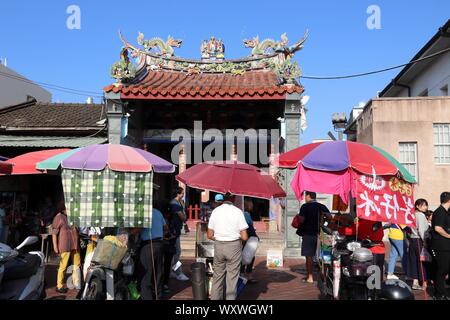 LUKANG, Taiwan - 2 dicembre 2018: la gente visita Nanjing tempio in Lukang, Taiwan. Lukang città vanta oltre 200 templi. Foto Stock