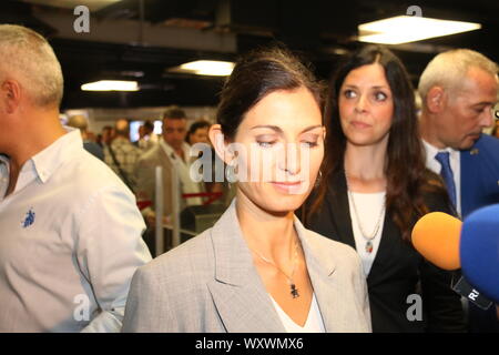 Da oggi è possibile accedere alla METROPOLITANES CON CONTACTLESS carte di pagamento direttamente al tornio con più bisogno del biglietto. Il progetto è realizzato da ATAC e con la Mastercard la collaborazione. Nella foto il sindaco VIRGINIA RAGGI (CLAUDIO SISTO/fotogramma, Roma - 2019-09-18) p.s. la foto e' utilizzabile nel rispetto del contesto in cui e' stata scattata, e senza intento diffamatorio del decoro delle persone rappresentate Foto Stock