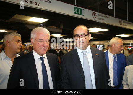 Da oggi è possibile accedere alla METROPOLITANES CON CONTACTLESS carte di pagamento direttamente al tornio con più bisogno del biglietto. Il progetto è realizzato da ATAC e con la Mastercard la collaborazione. Nella foto il presidente ATAC PAOLO SIMIONI e il Country Manager Italy MASTERCARD MICHELE CENTEMERO (CLAUDIO SISTO/fotogramma, Roma - 2019-09-18) p.s. la foto e' utilizzabile nel rispetto del contesto in cui e' stata scattata, e senza intento diffamatorio del decoro delle persone rappresentate Foto Stock