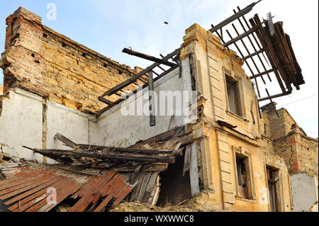 Terremoto. Vecchia casa distrutta Foto Stock