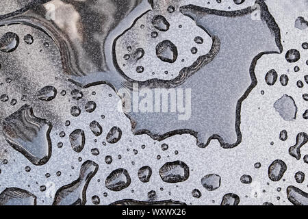 Abstract texture con gocce d'acqua sulla superficie metallica Foto Stock