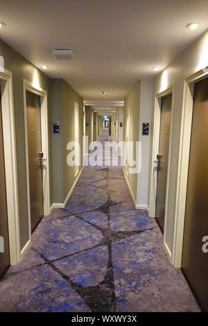 Hotel moderno ed economico corridoio Foto Stock